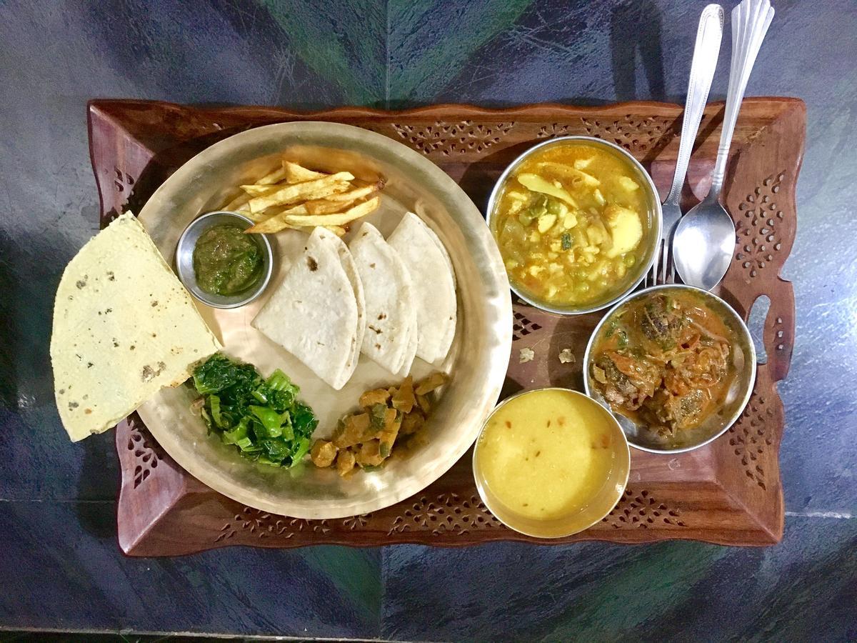 Shrestha Hotel & Restaurant บันดิปูร์ ภายนอก รูปภาพ